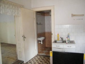 Belvárosban 438 m2-es telken lévő 2 családos lakrész eladó, teljesen felújítandó! – 4. kép