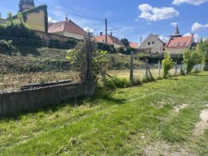 Fő tértől pár perc távolságra (Csáky utcában, autóbusz pályaudvar mellett) 1.112 m2-es telek eladó! – 3. kép
