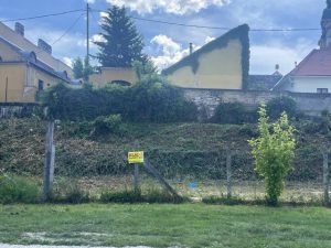 Fő tértől pár perc távolságra (Csáky utcában, autóbusz pályaudvar mellett) 1.112 m2-es telek eladó! – 4. kép
