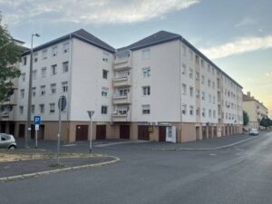Belvárosban, Bástya lakótelepen ÜZLETHELYISÉG ELADÓ! – 2. kép